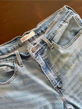 (32x30) Men’s Signature by Levi Strauss Light Blue Slim Straight Jeans